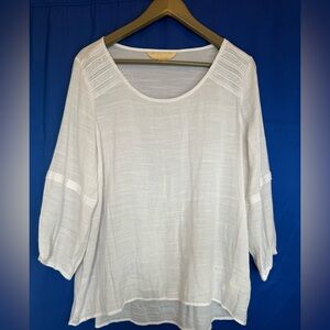 Hope & Harlow Stunning White Embroidered Top Blouse- Flowy & Flattering -L